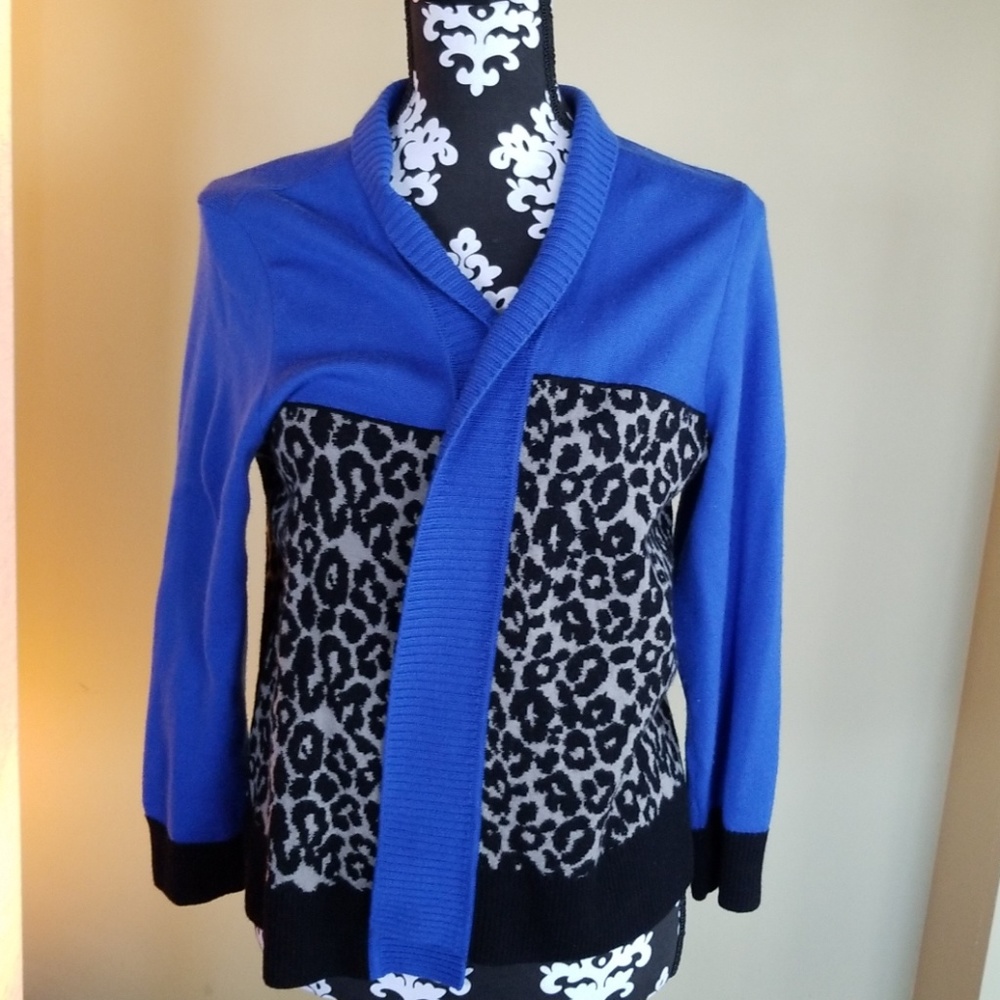 ST. JOHN 100% wool cardigan